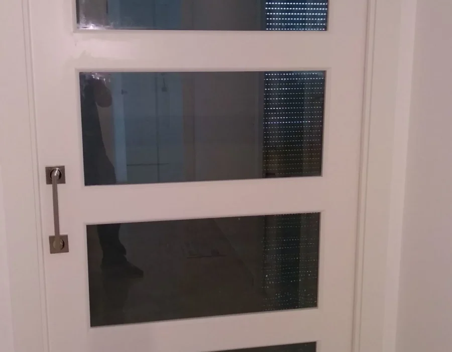 Puerta a medida 18
